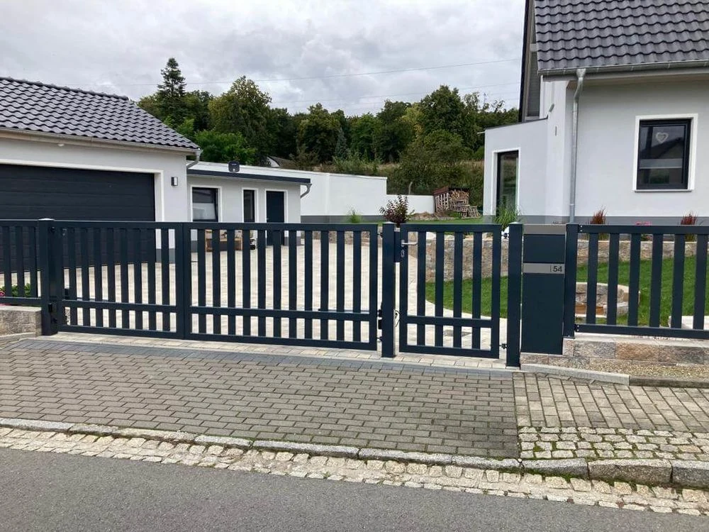 Schiebetor für eine Einfahrt