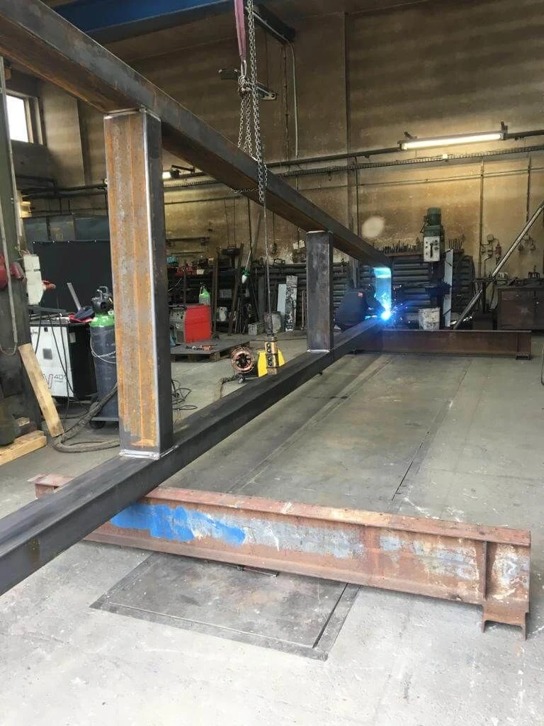 Stahlkonstruktion in der Werkstatt